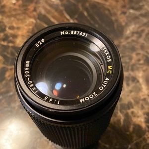 Long zoom lens with cover and bag